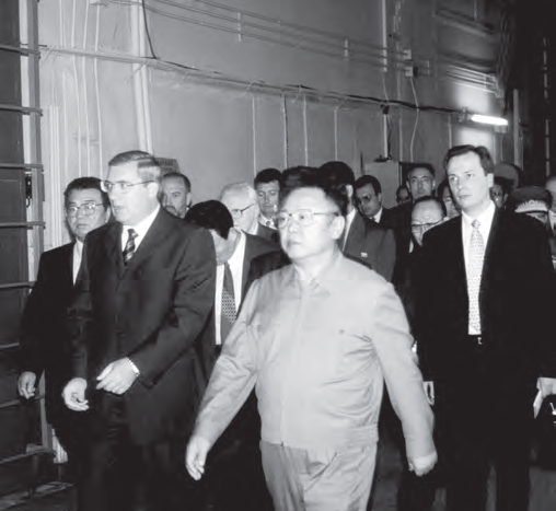 Гость ИЯФ — Председатель Комитета обороны КНДР Ким Чен Ир