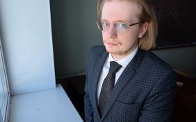 «Душа у меня лежит к листу, а не к компьютеру»